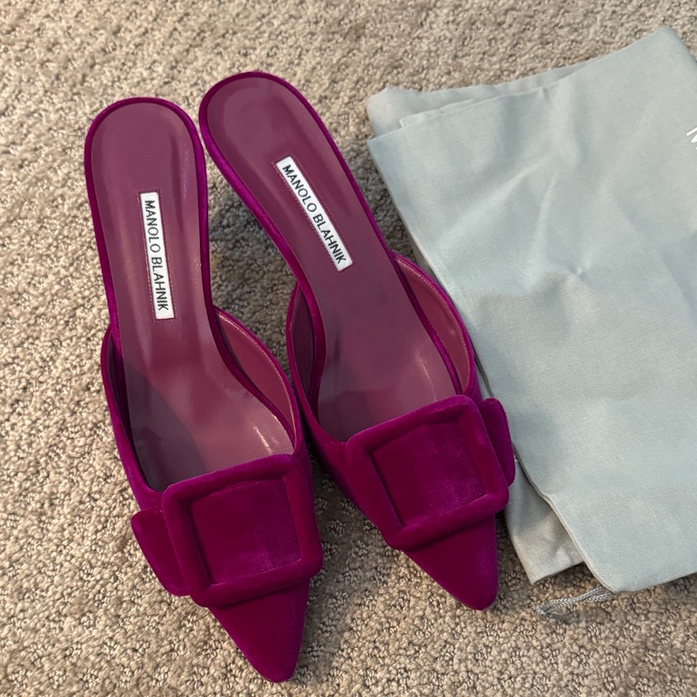 BN Manolo Blahnik Women's MAYSALE Purple Mules 38.5 - Picture 2 of 5